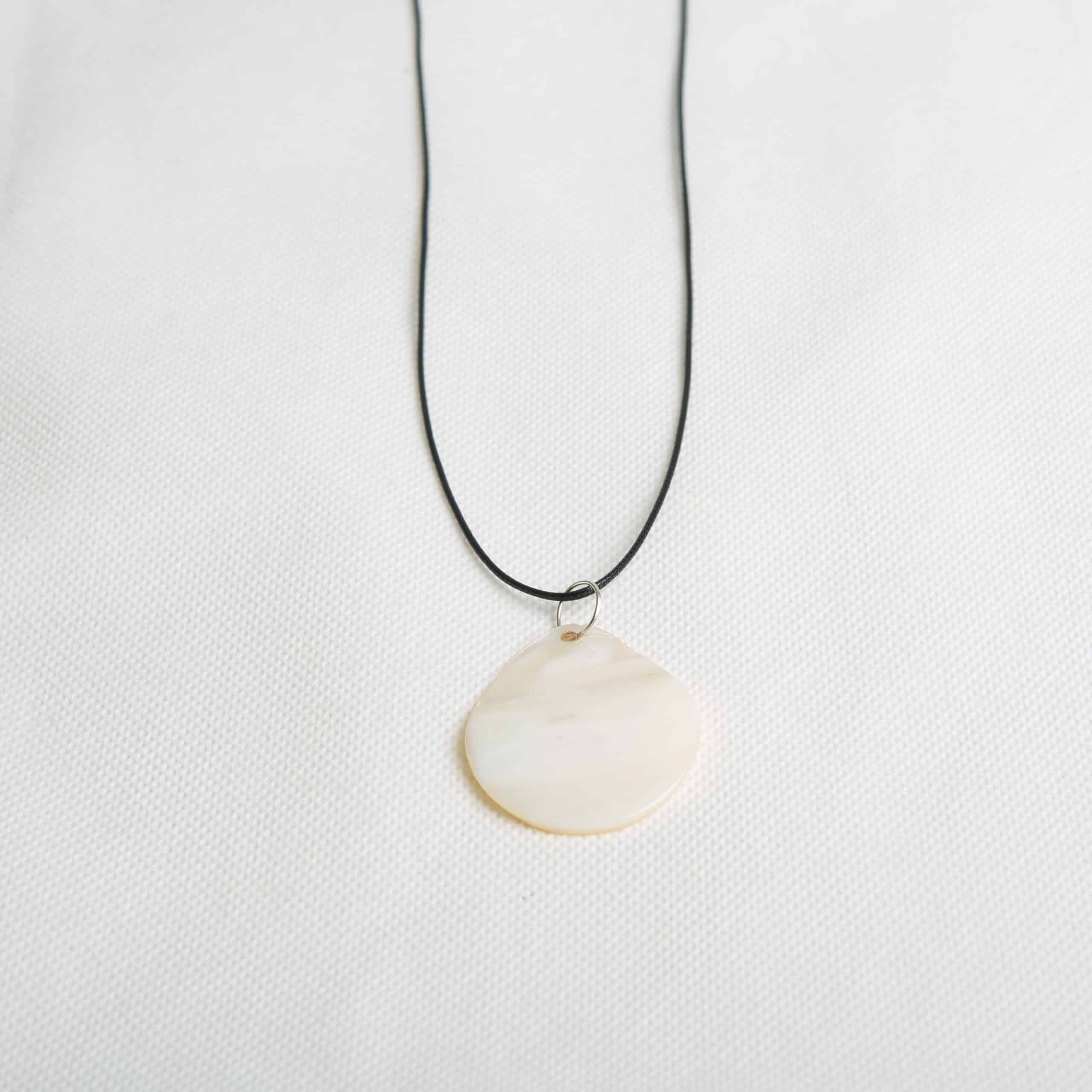 mussel shell pendant necklace {mother of pearl}- gold – little fish BOATEAK